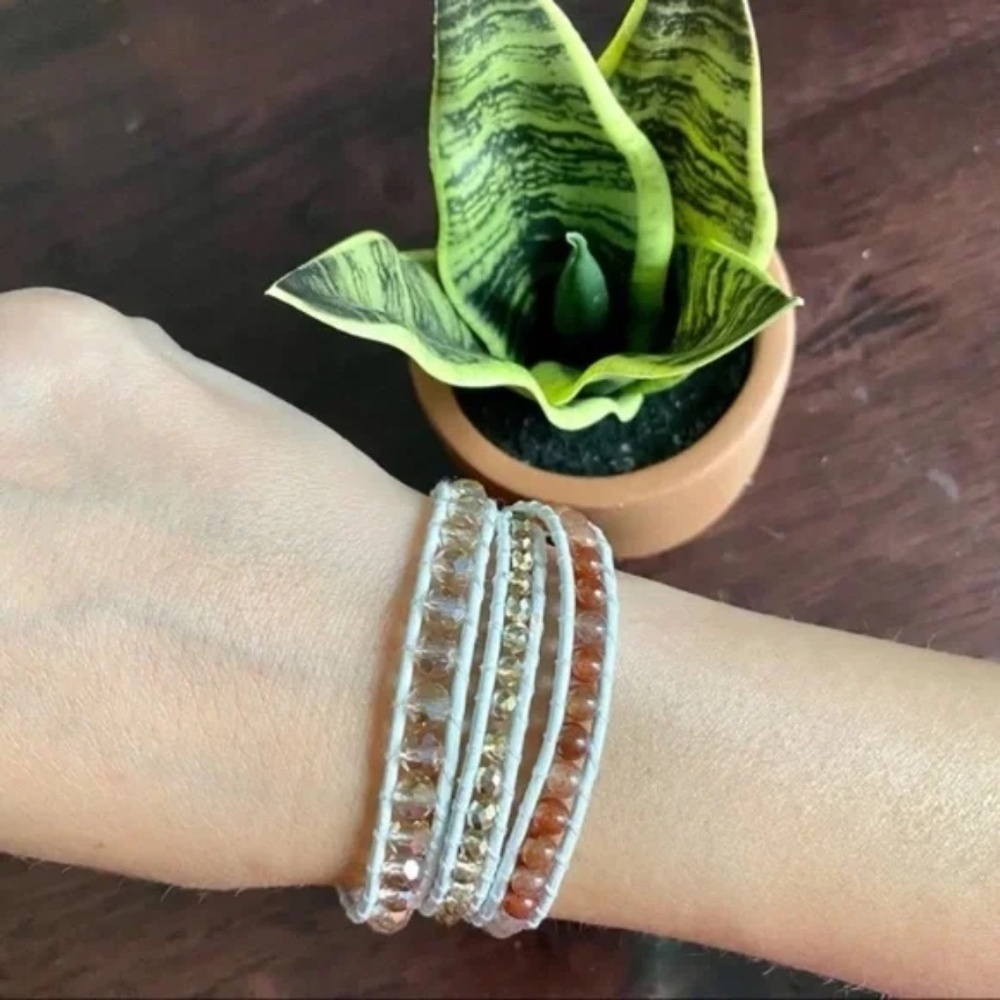 Victoria Emerson 3-Wrap Bracelet Gold &‎ Amber on White